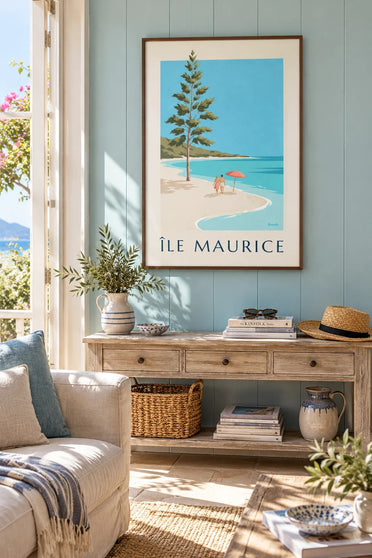 Plakat fra Mauritius med Blue Bay-stranden (titlen ÎLE MAURICE) : indrammet på væggen