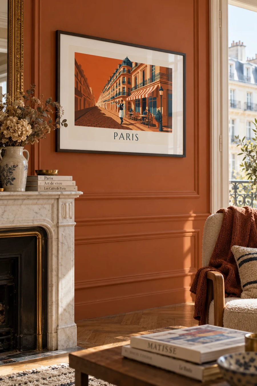Affiche garçon de café et son plateau en terrasse à Paris : encadrée au mur