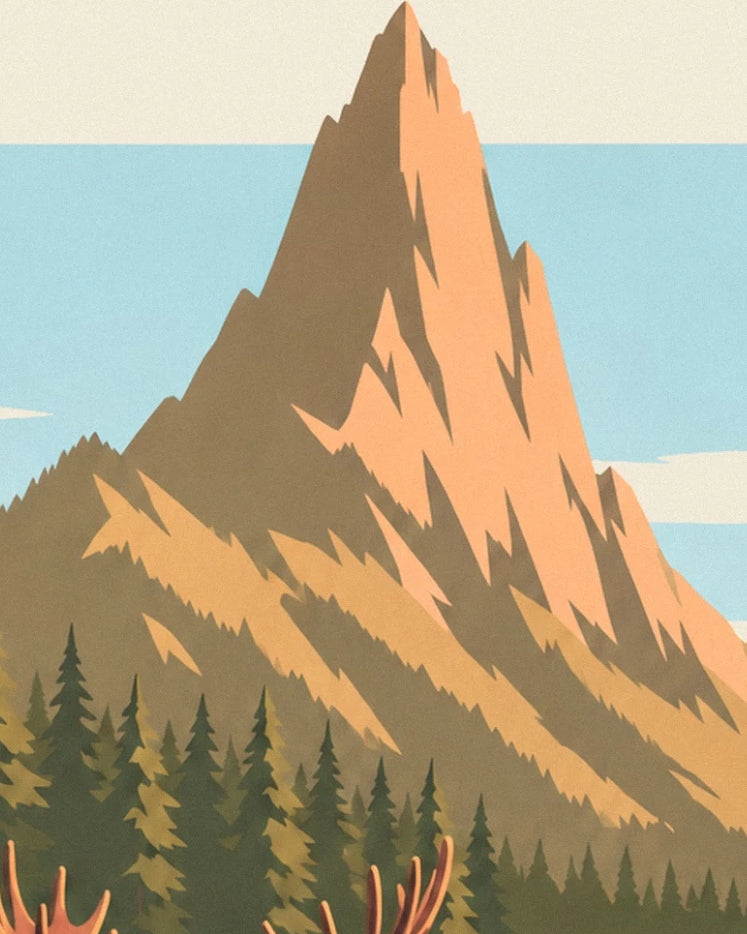 Le sommet rocheux aux faces ocre et dorées au-dessus des sapins du Canada