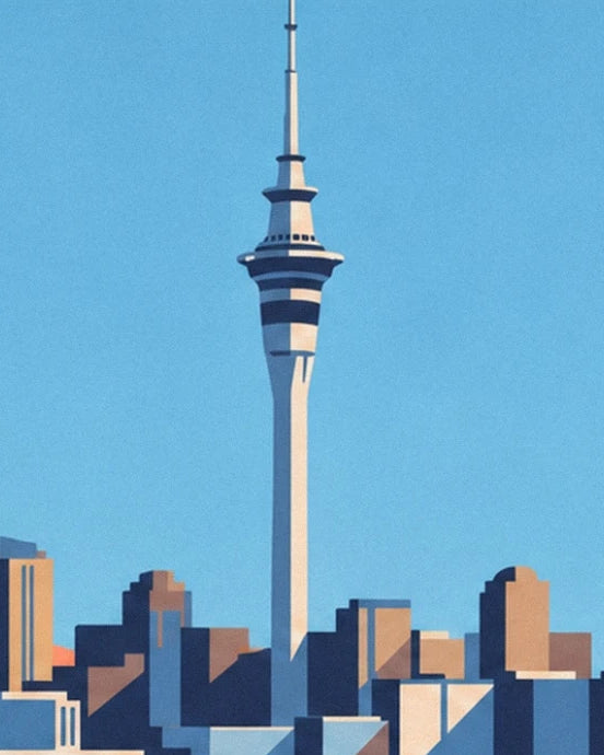 La Sky Tower blanche et ses anneaux sombres au-dessus des immeubles d’Auckland