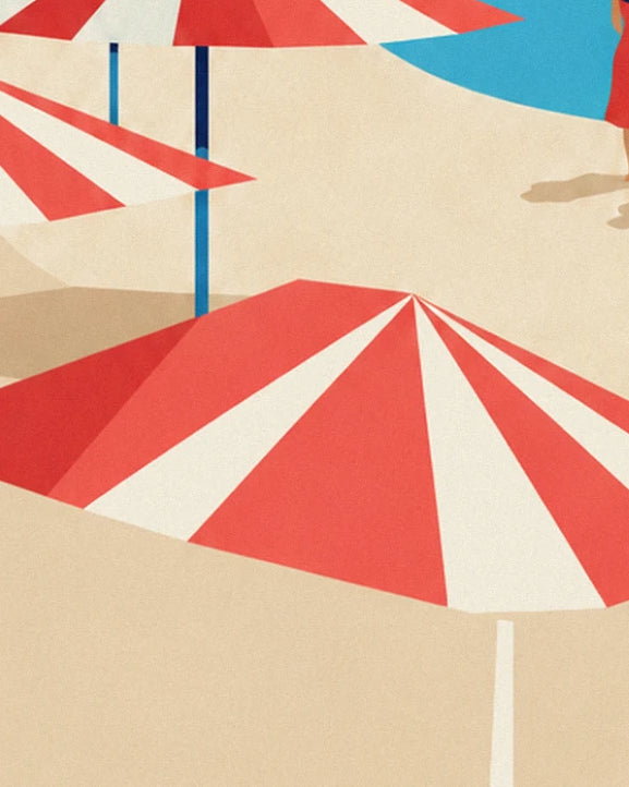 Un grand parasol rayé rouge et blanc sur le sable, avec d'autres parasols derrière