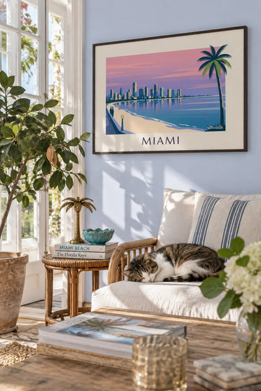 Affiche gratte-ciel et palmiers de Miami au crépuscule : encadrée au mur