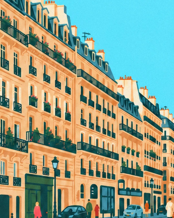 Les façades haussmanniennes ocre et leurs balcons en fer forgé fleuris, sous un ciel turquoise