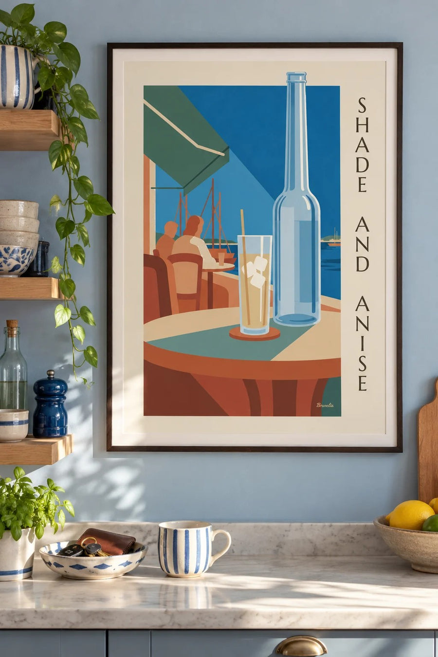 Plakat med pastis og vandkaraffel ved havnen : indrammet på væggen