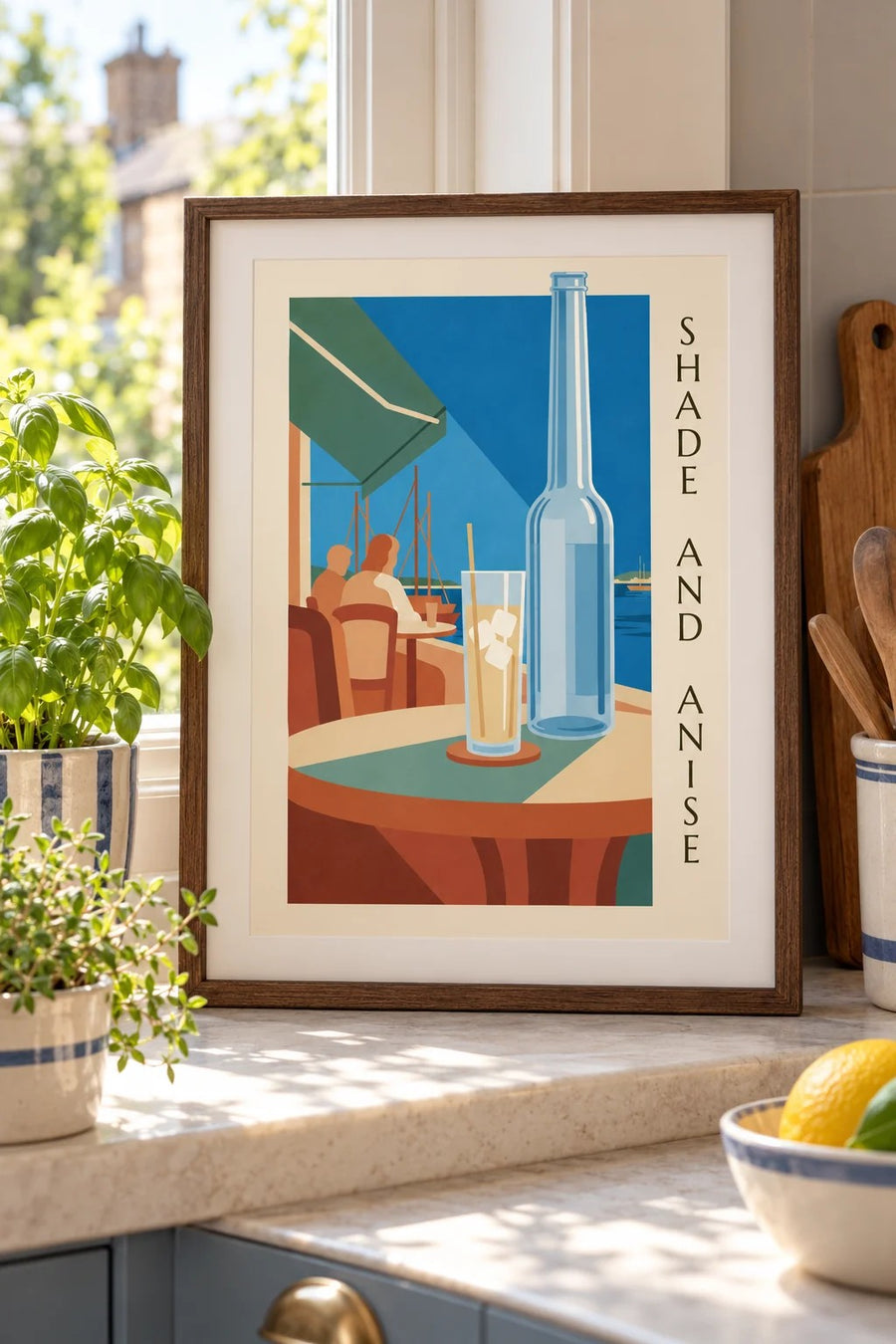 Plakat med pastis og vandkaraffel ved havnen : lille A4-format i ramme