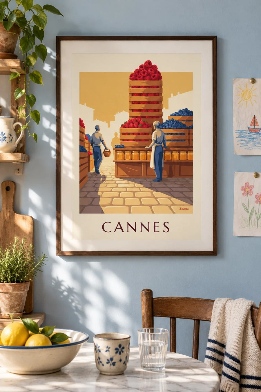 Plakat med Forville-markedet i Cannes og røde frugter : indrammet på væggen