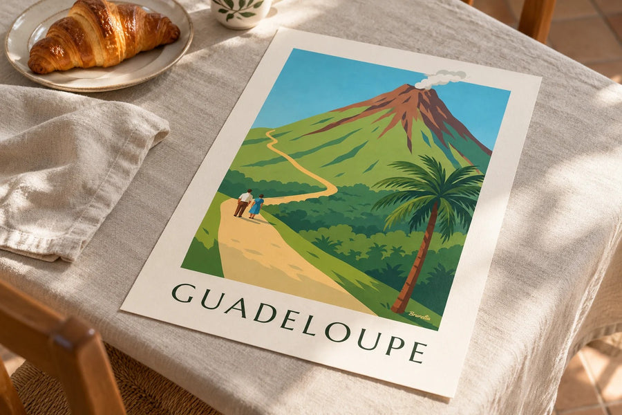 Plakat fra Guadeloupe med vulkanen La Soufrière : stillet på et bord