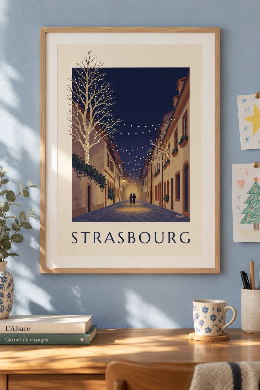 Affiche ruelle de Strasbourg illuminée pour Noël : encadrée au mur