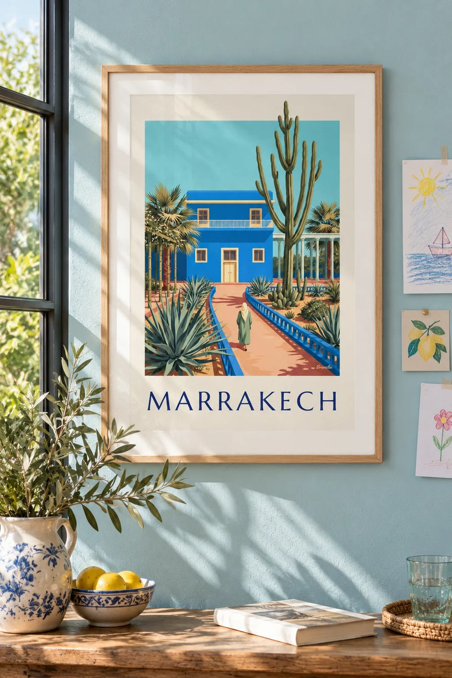 Affiche villa bleue et cactus de Marrakech : encadrée au mur