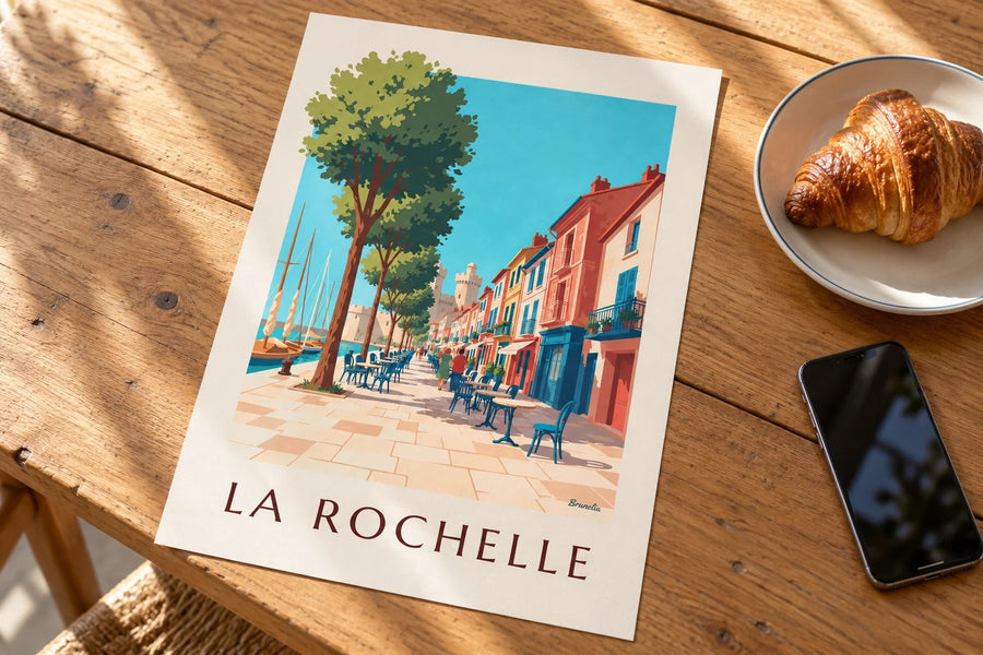 Plakat med Gabut i La Rochelle og farverige huse : stillet på et bord