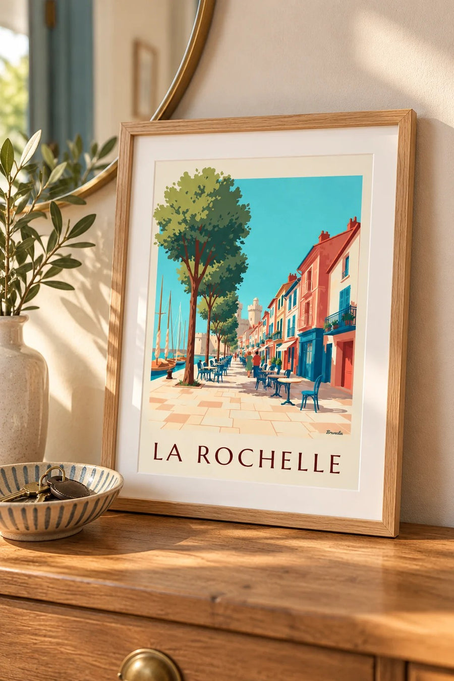 Plakat med Gabut i La Rochelle og farverige huse : lille A4-format i ramme
