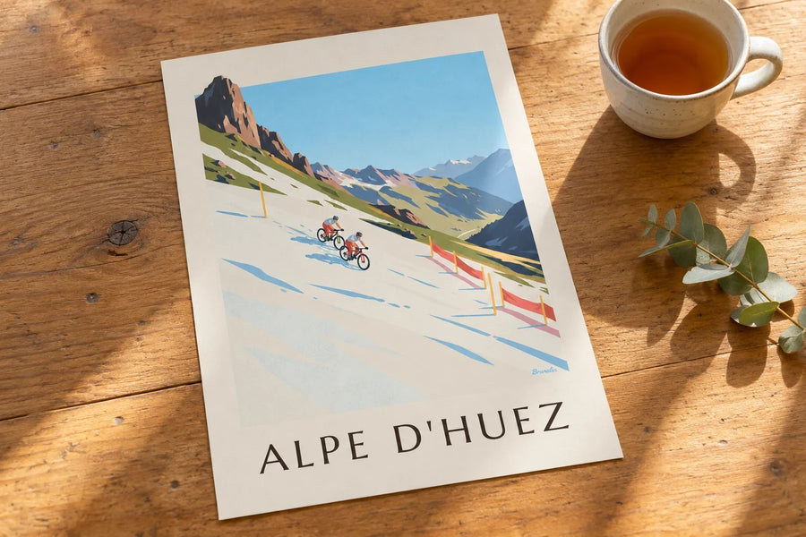 Plakat af Alpe d'Huez, mountainbiking i sneen : stillet på et bord