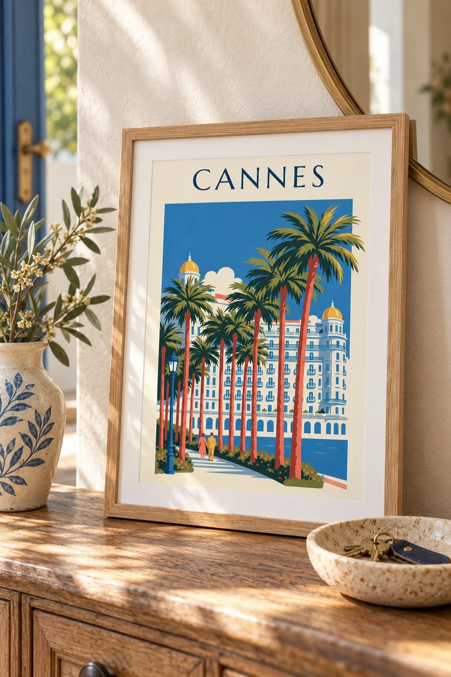 Plakat af Croisetten i Cannes med palmer og luksushotel : lille A4-format i ramme