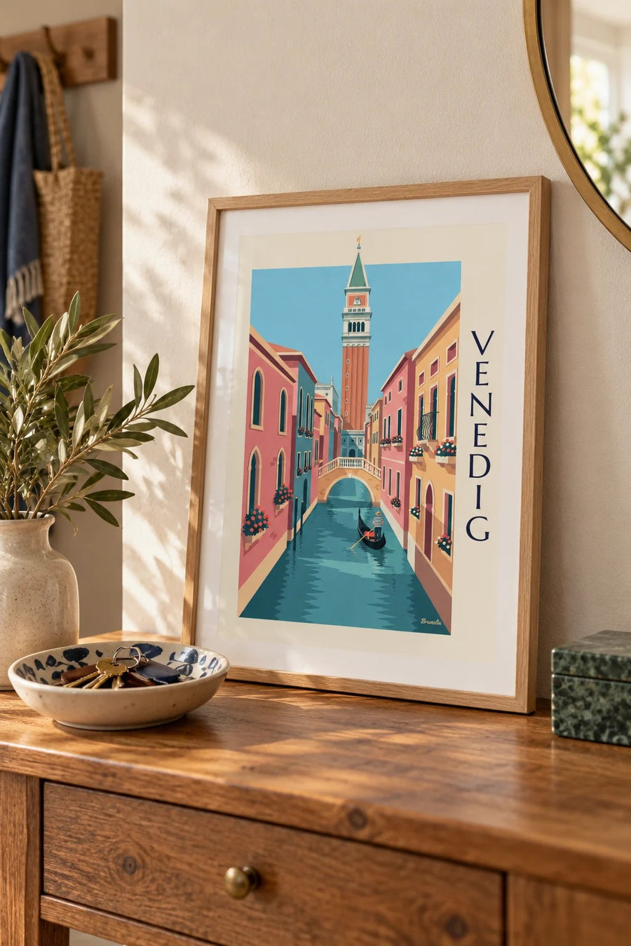 Plakat med gondolier på en lille kanal under Campanilen i Venedig: lille A4 i ramme