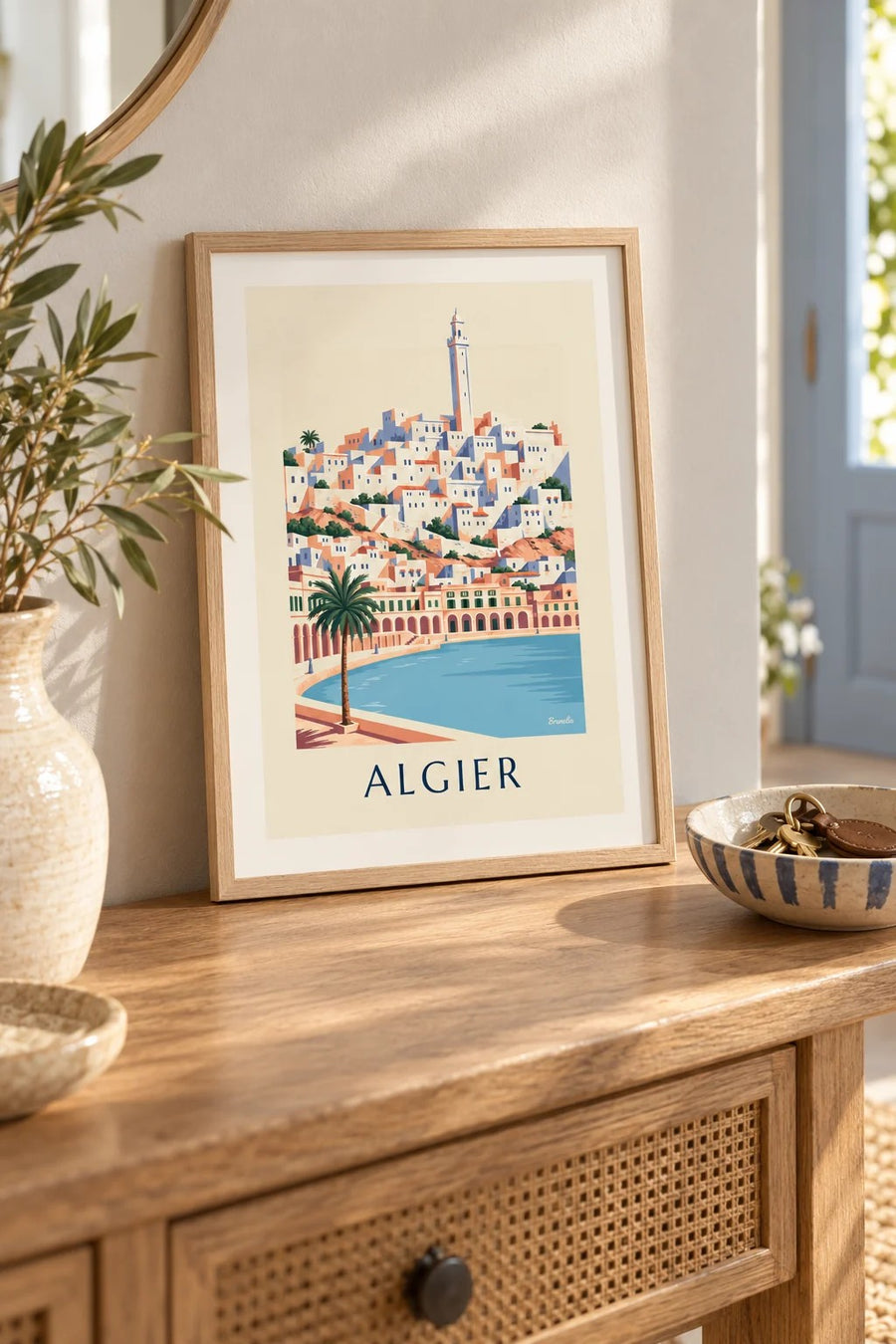 Plakat med Algiers hvide casbah og havnefront med buegange: lille A4-format i ramme