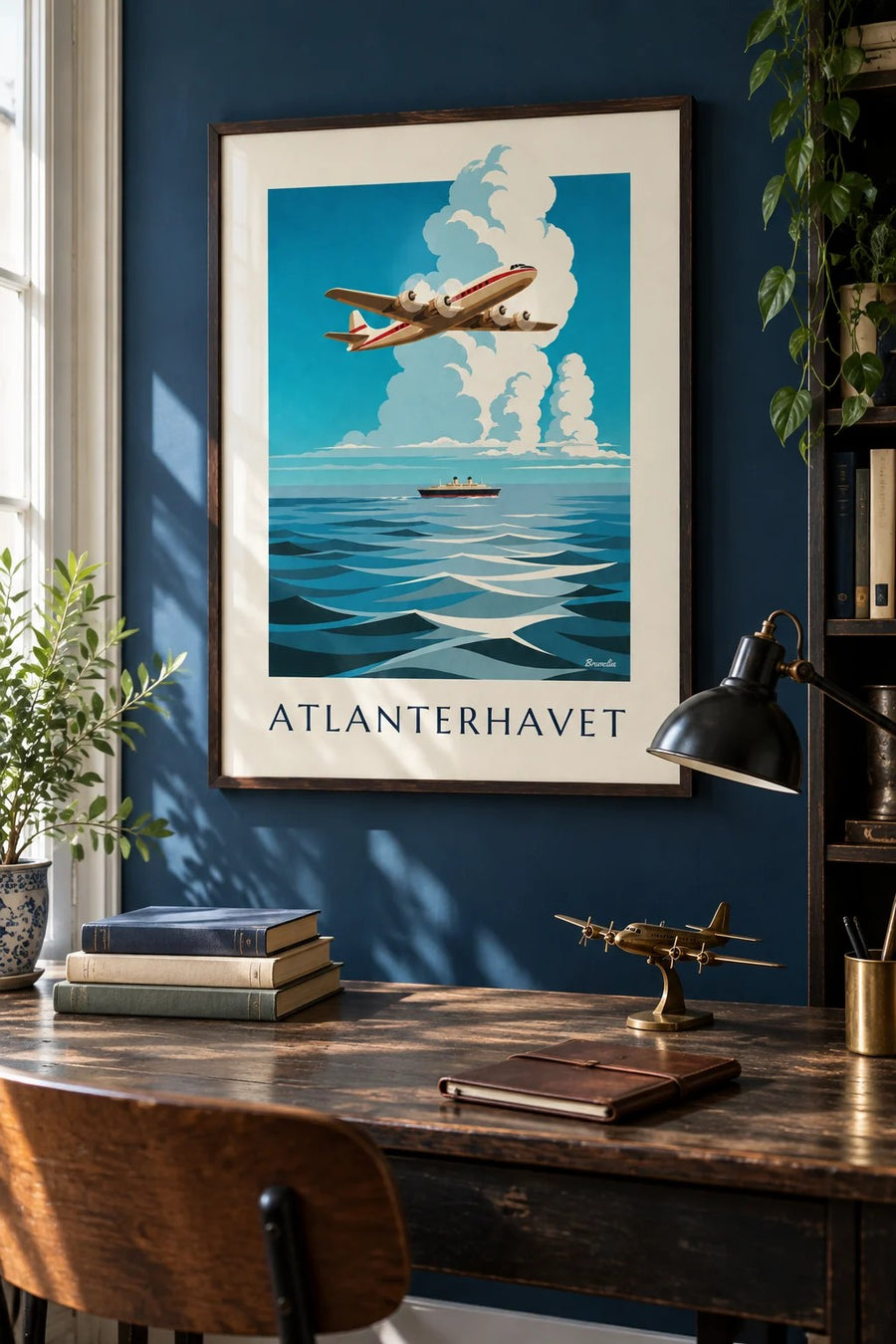 Plakat med firemotoret fly over Atlanterhavet: indrammet på væggen