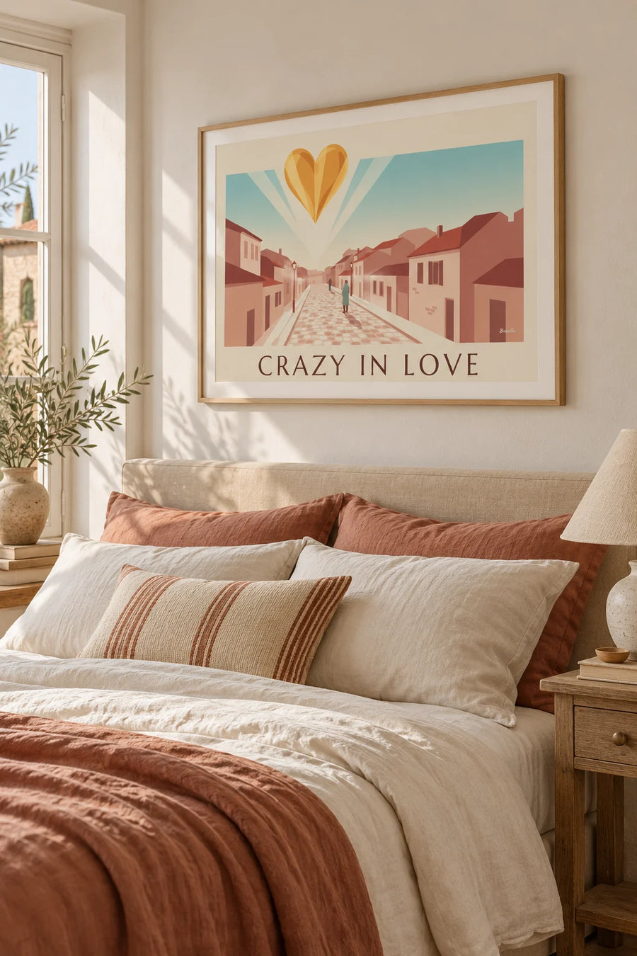 Affiche cœur doré Crazy in Love sur fond rose poudré : encadrée au mur