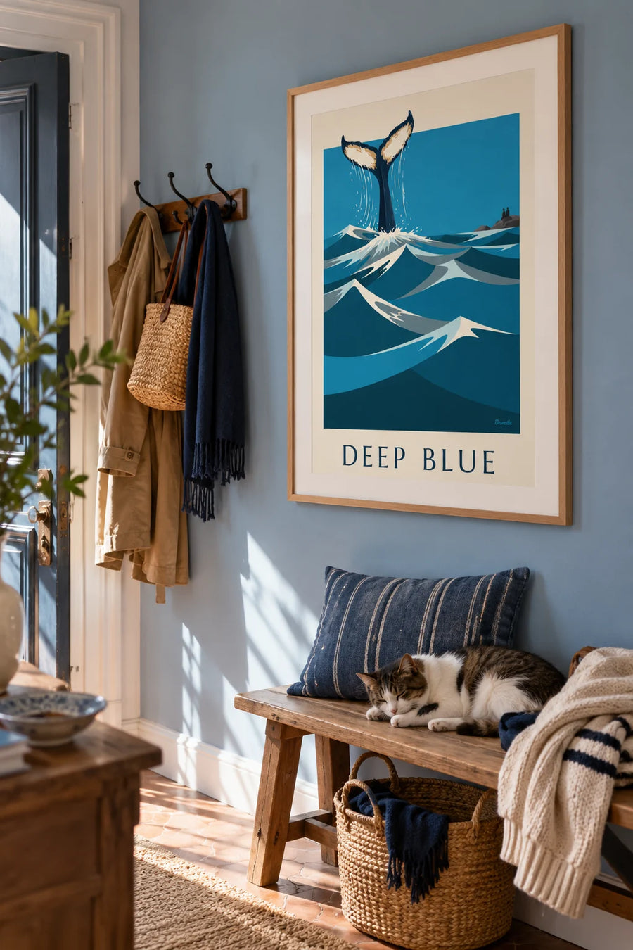 Plakat med pukkelhval, der dykker ned i havet med halen løftet: indrammet på væggen