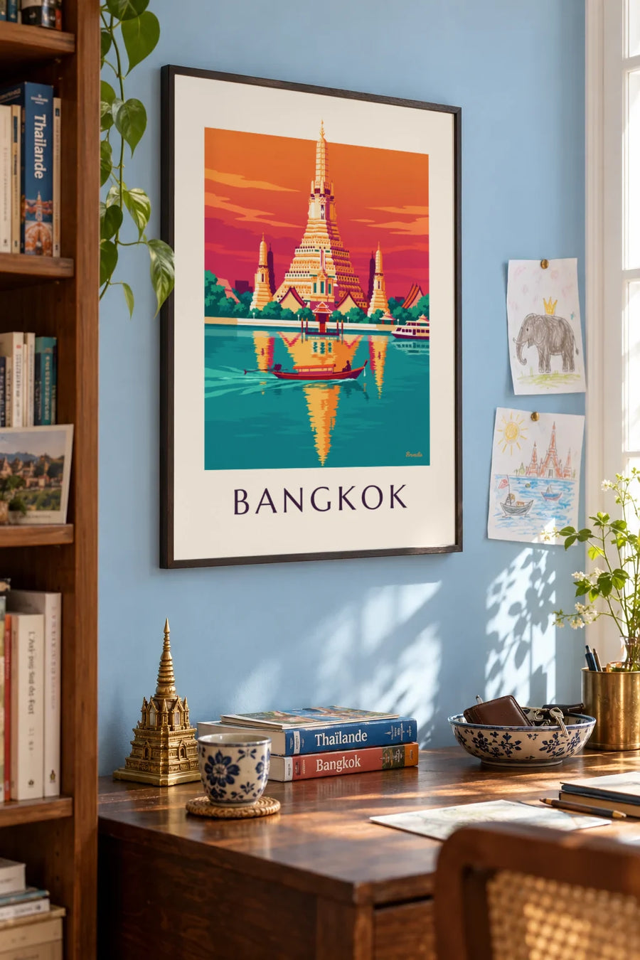 Plakat med Wat Arun-templet ved floden i Bangkok: indrammet på væggen
