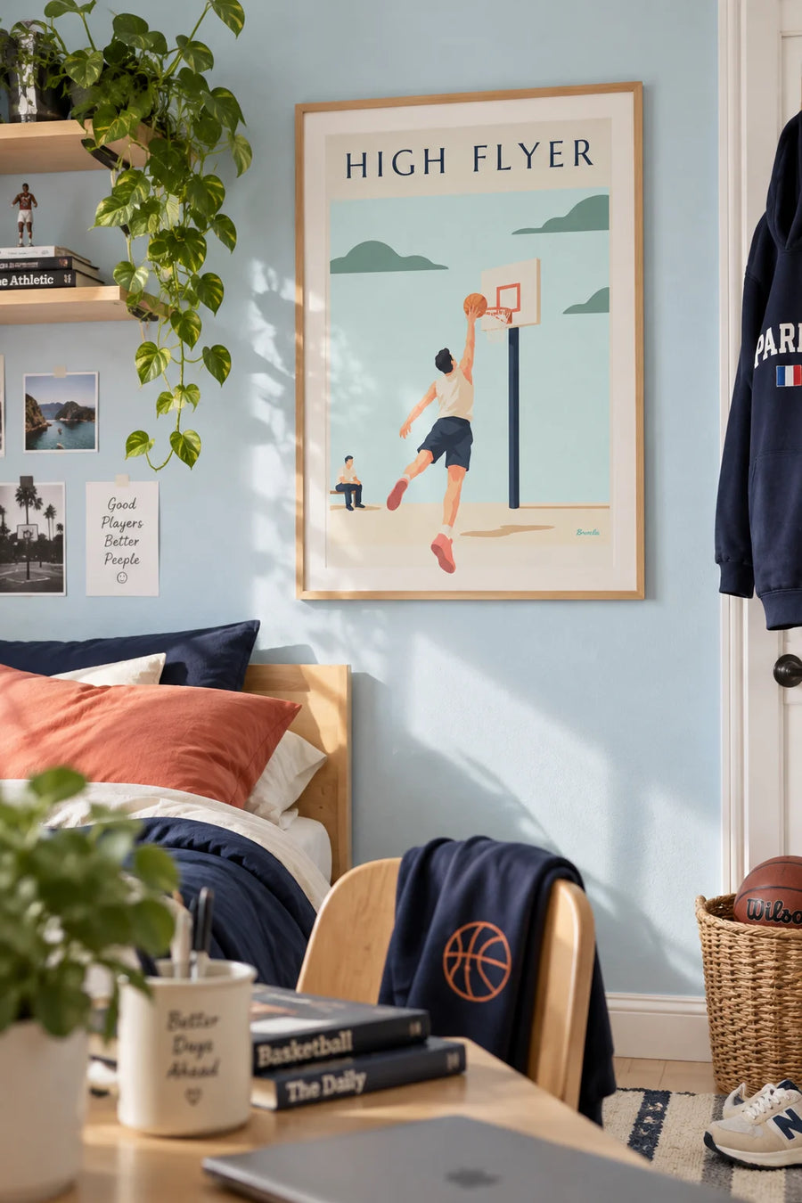 Plakat med basketballspiller, der letter mod kurven til en dunk: indrammet på væggen