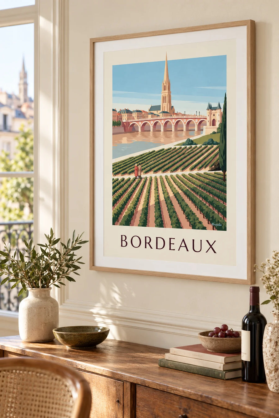 Plakat med stenbroen og Porte Cailhau i Bordeaux set fra vinmarkerne : indrammet på væggen