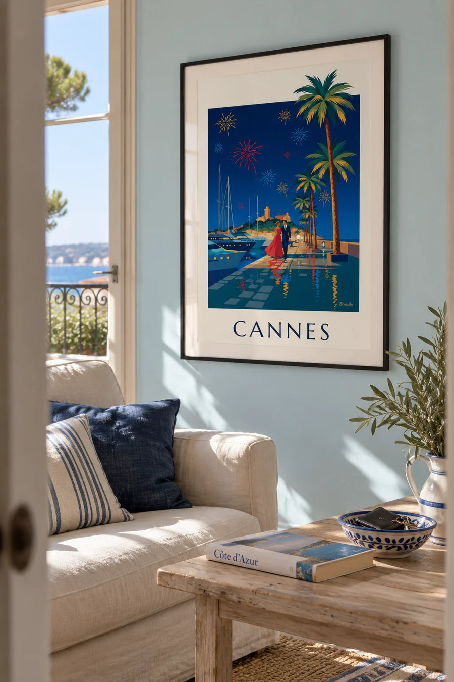 Plakat med par under palmerne i Cannes en aften med fyrværkeri: indrammet på væggen