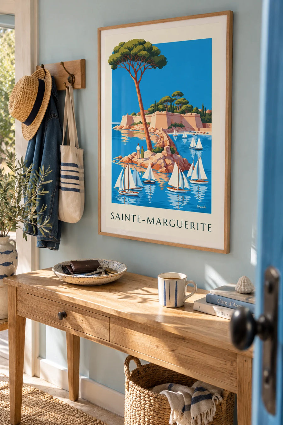 Plakat med Sainte-Marguerite-øen og det kongelige fort ud for Cannes: indrammet på væggen