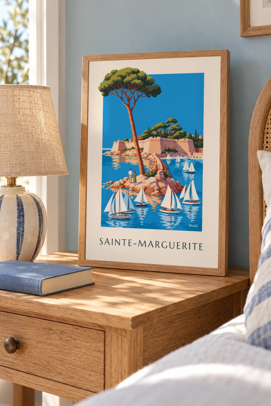Plakat med Île Sainte-Marguerite og det kongelige fort ud for Cannes: lille A4 i ramme