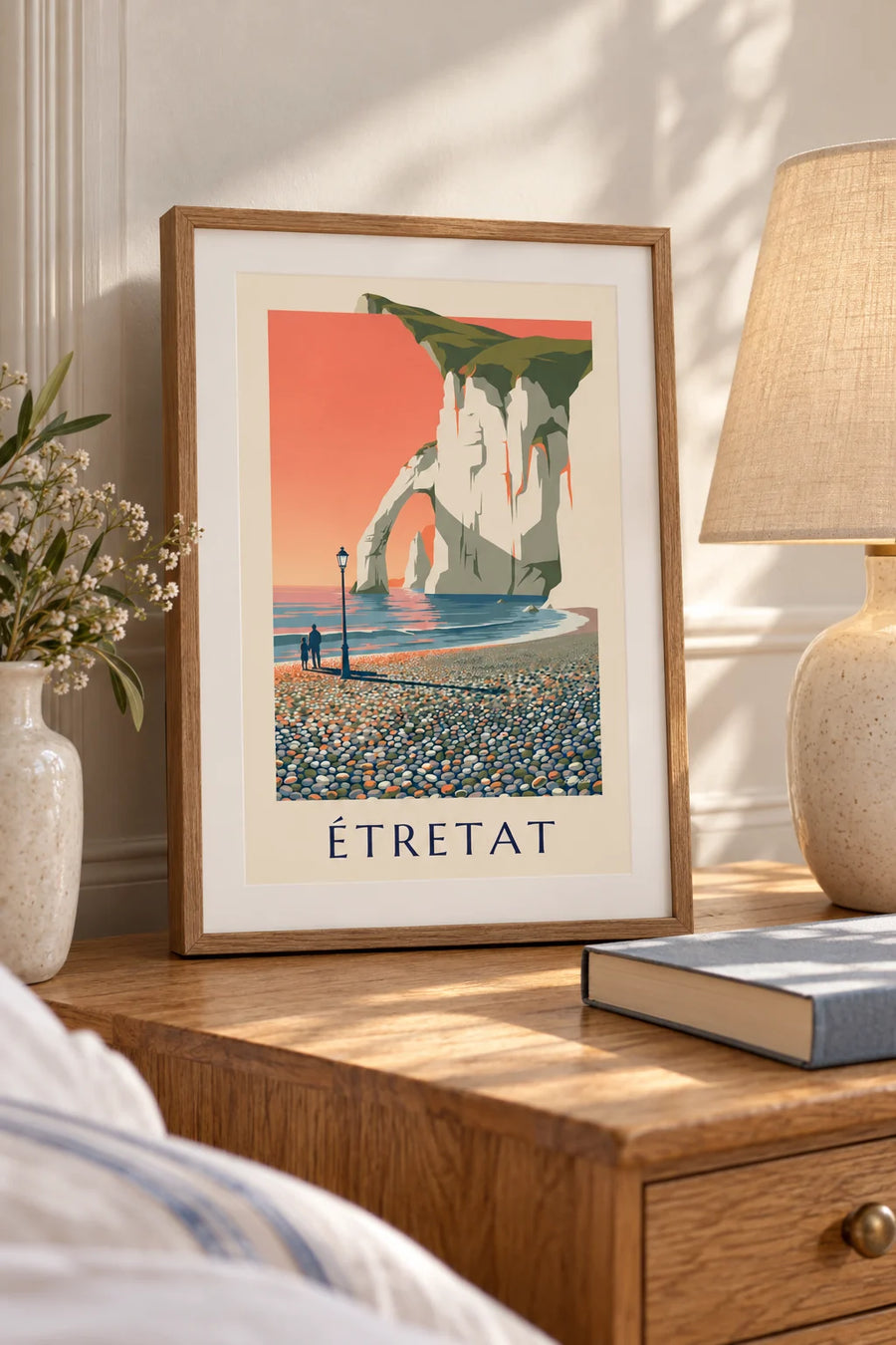 Plakat med Étretats hvide klipper ved solnedgang: lille A4 i ramme