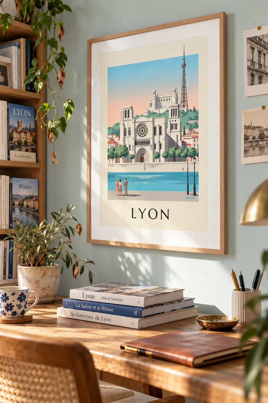 Plakat med Saint-Jean-katedralen og Saône-kajerne i Lyon: indrammet på væggen