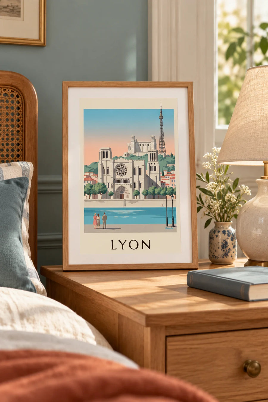 Plakat med Saint-Jean-katedralen og Saône-kajerne i Lyon: lille A4 i ramme