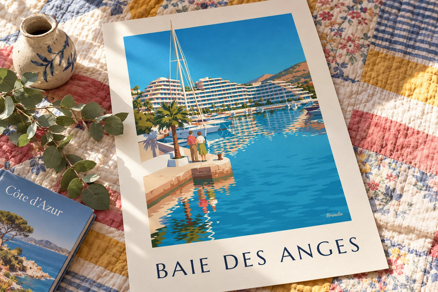 Plakat med lystbådehavnen Baie des Anges i Villeneuve-Loubet: stillet på et bord