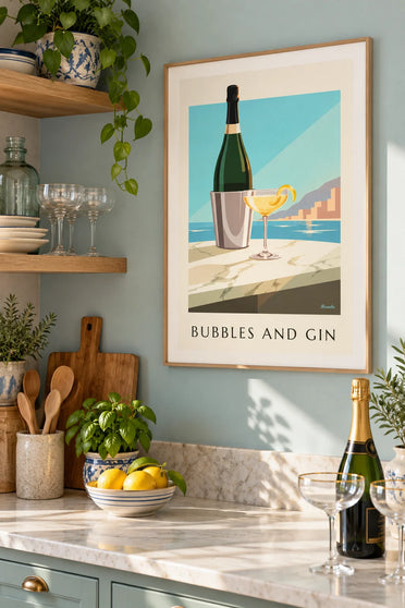 Plakat med cocktailen French 75 serveret i champagneskål: indrammet på væggen