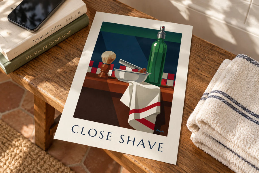 Plakat med barberkniv, barberkost og flaske aftershave: stillet på et bord