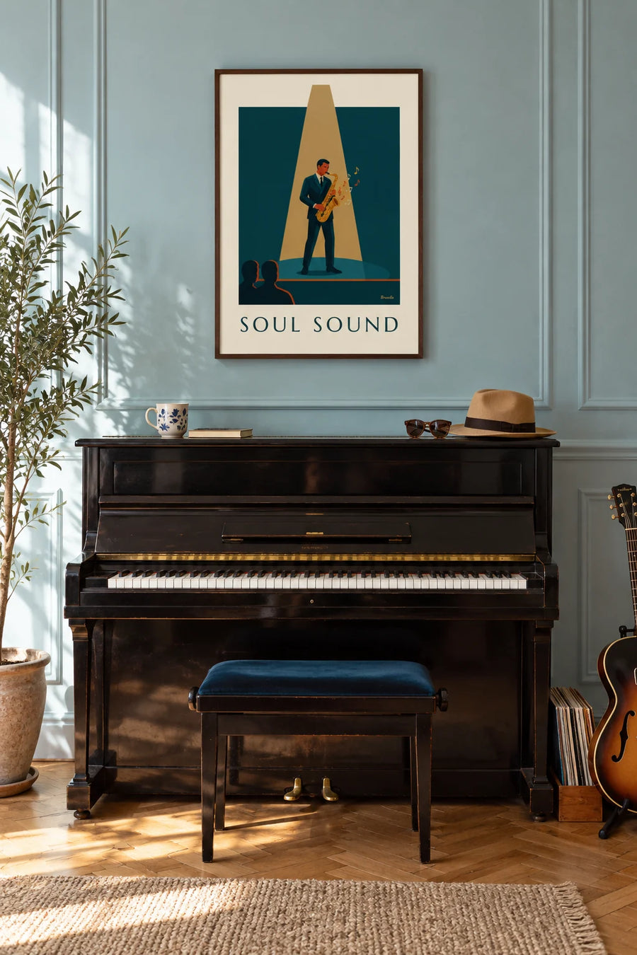 Plakat med gylden saxofon i en lysstråle, jazz: indrammet på væggen