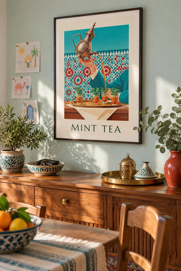 Affiche thé à la menthe servi dans des verres ciselés : encadrée au mur