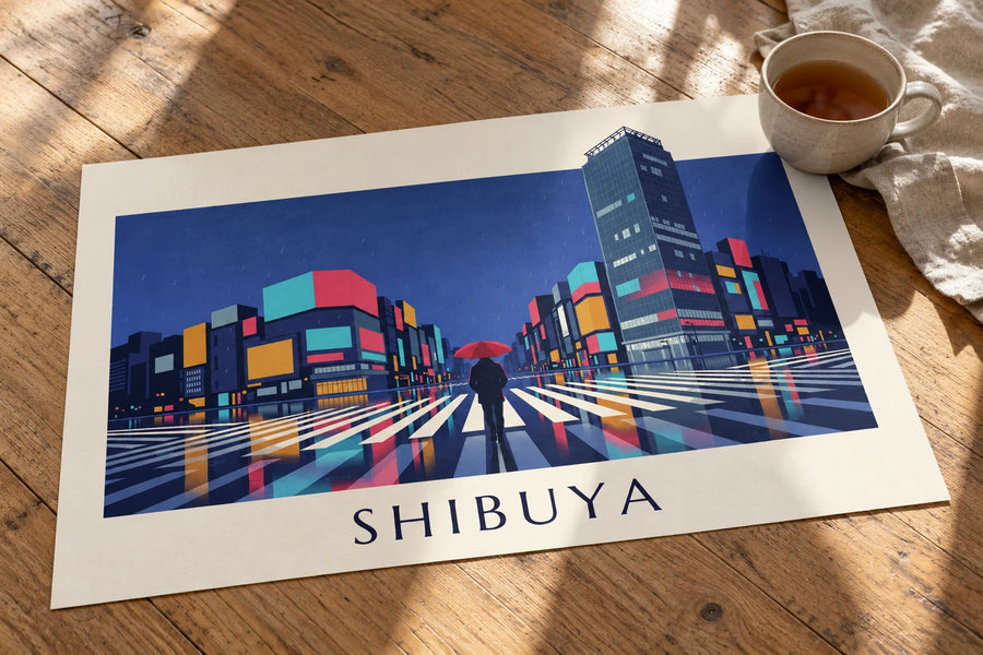 Plakat med Shibuya-fodgængerovergangen om natten i regnvejr: placeret på et bord