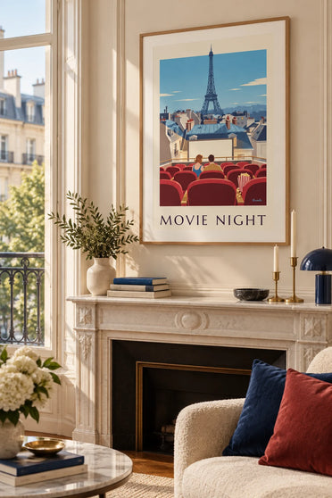 Plakat med udendørsbiograf på et hustag i Paris og popcorn: indrammet på væggen