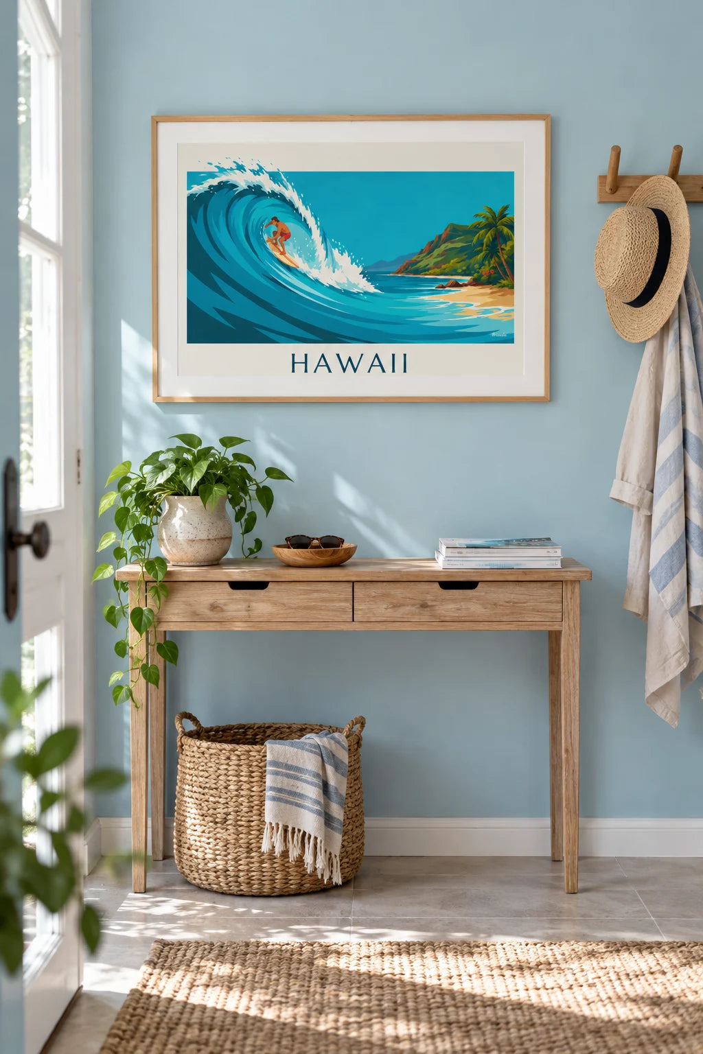 Hawaii-plakat med surfer og turkis tropisk bølge i et rigtigt hjem
