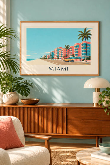 Affiche cabriolet doré sur Ocean Drive à Miami : encadrée au mur